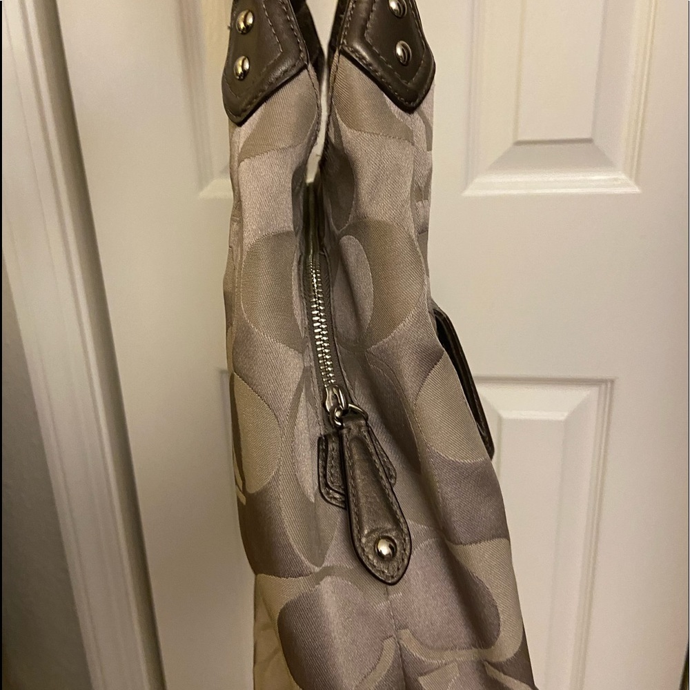 Coach purse-great shape and tons of pockets! - Picture 3 of 10